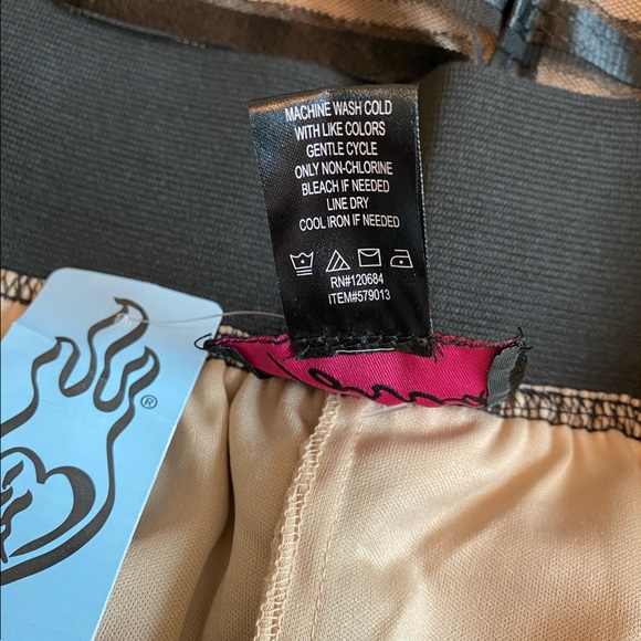 NWT Torrid Striped overlay skirt, Size 3/22-24 - Picture 5 of 6